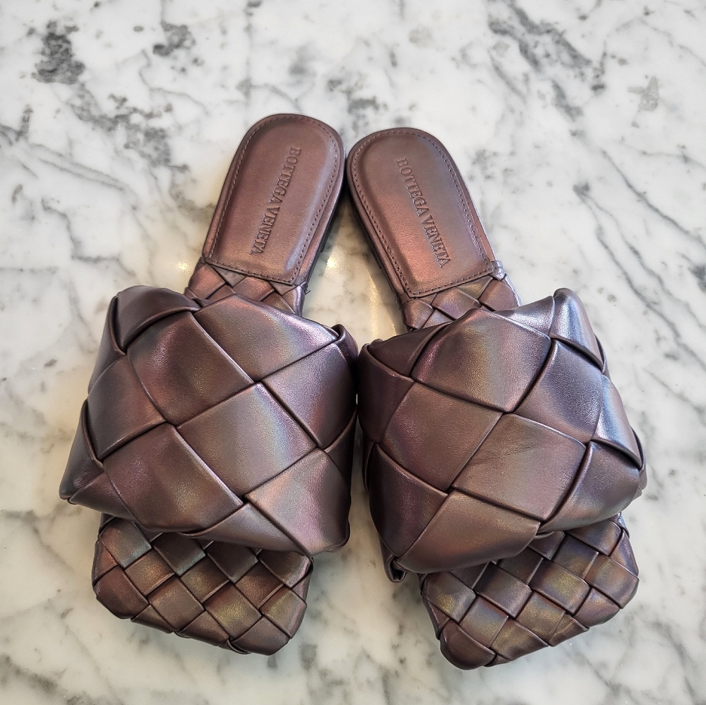 Bottega veneta  flat sandals 37